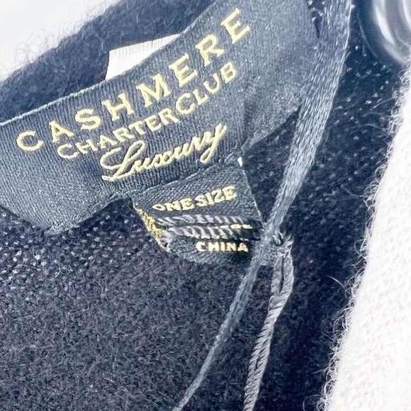 ✅NWOT Charter Club Color-blocked Cashmere Wrap OS Color Classic Black/BLUE Combo - Picture 5 of 7